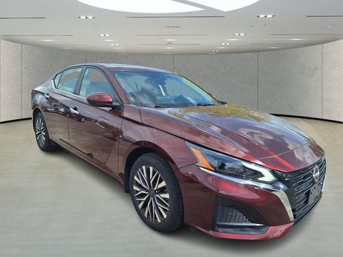 Used 2023 Nissan Altima 2.5 SV w/ SV Premium Package image 7