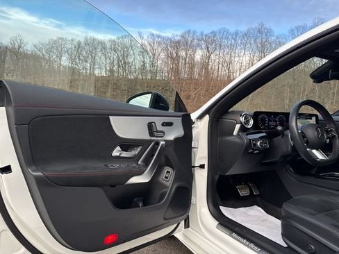Used 2025 Mercedes-Benz CLA 250 4MATIC image 17