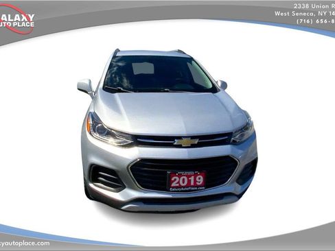 Used 2019 Chevrolet Trax LT FWD image 3