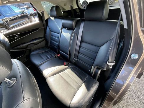 Used 2019 Kia Sorento SX image 20