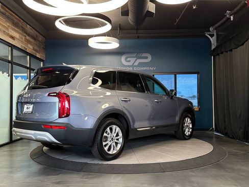 Used 2022 Kia Telluride LX AWD/4WD image 3