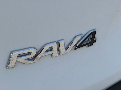 Used 2021 Toyota RAV4 XLE image 11