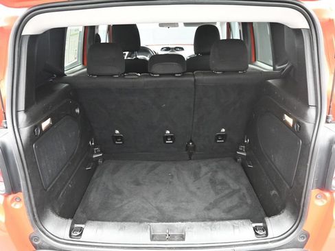 Used 2015 Jeep Renegade Latitude FWD image 11