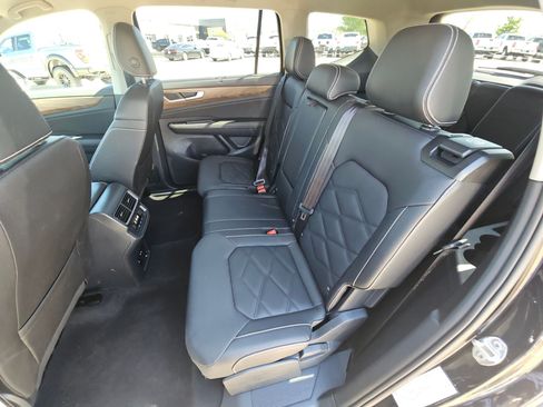 Used 2025 Volkswagen Atlas SE image 46