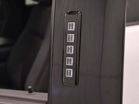 Certified 2022 Ford F150 XLT w/ Equipment Group 302A High image 31