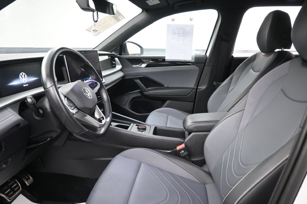 Used 2025 Volkswagen Tiguan SE R-Line AWD/4WD image 9