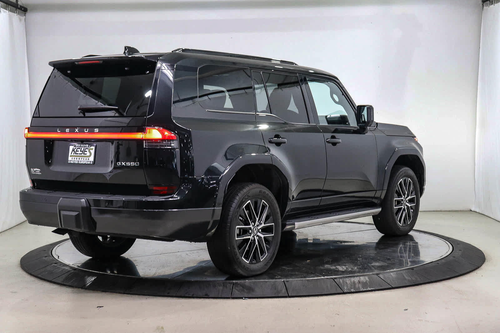 Used 2024 Lexus GX 550 w/ Accessory Package (Z1) AWD/4WD image 4