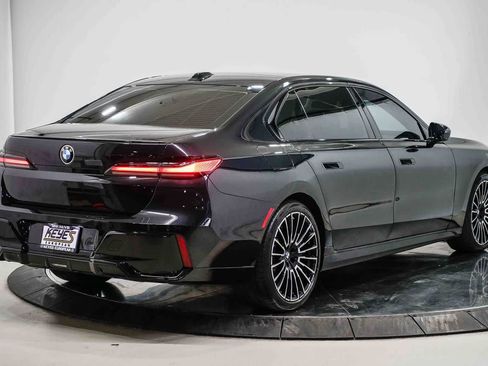 Used 2025 BMW 740i w/ Premium Package RWD image 4