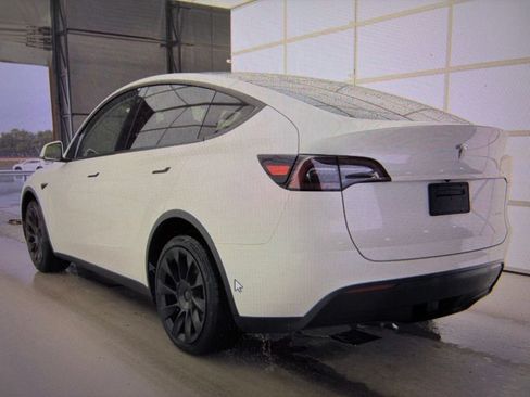 Used 2023 Tesla Model Y Long Range AWD/4WD image 3