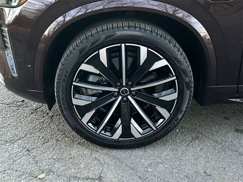 Certified 2025 Volvo XC90 T8 Ultra image 10