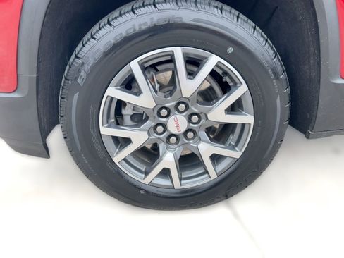 Certified 2023 GMC Acadia SLT image 11