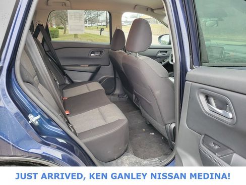 Used 2025 Nissan Rogue SV image 18