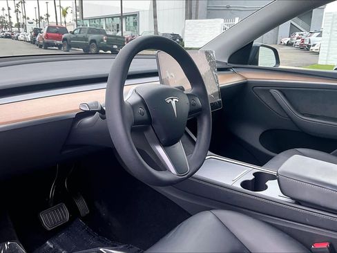 Used 2024 Tesla Model Y Long Range image 17