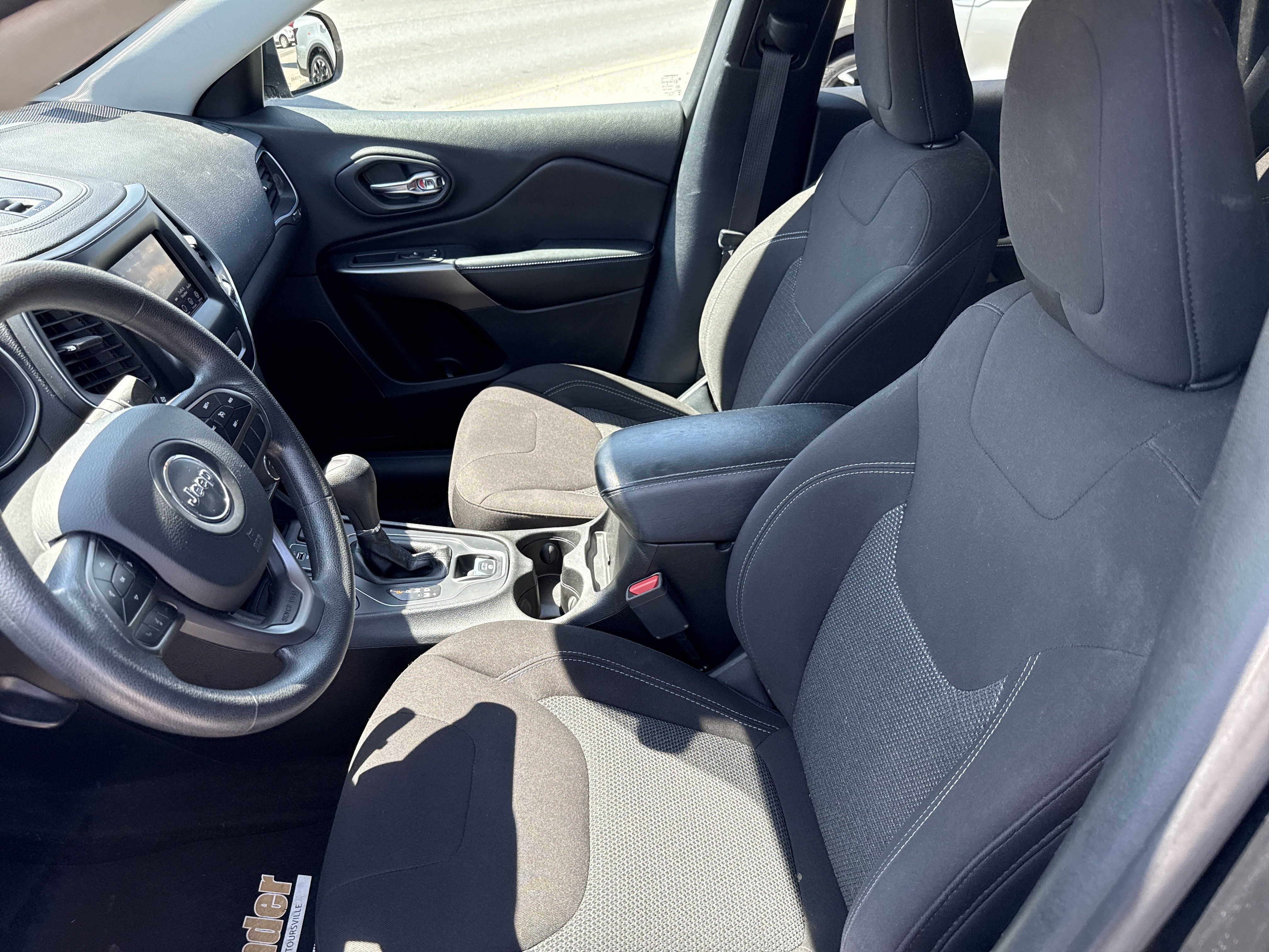 Used 2019 Jeep Cherokee Latitude w/ Popular Appearance Group AWD/4WD image 14