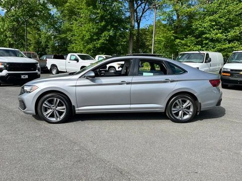 Used 2023 Volkswagen Jetta SE FWD image 10