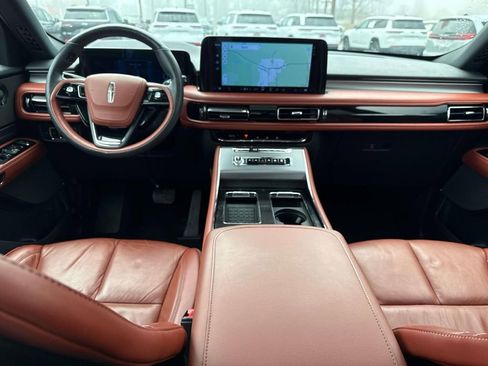 Used 2025 Lincoln Aviator Reserve w/ Illumination Package AWD/4WD image 3