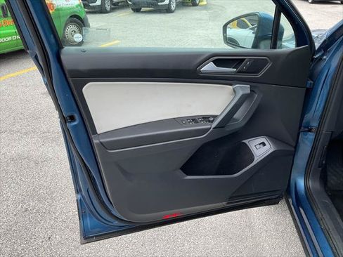 Used 2019 Volkswagen Tiguan SEL w/ 3rd Row Seat Package AWD/4WD image 11