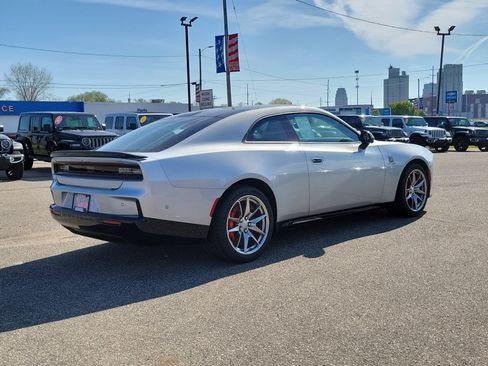 Used 2024 Dodge Charger Daytona Scat Pack w/ Plus Group AWD/4WD image 4