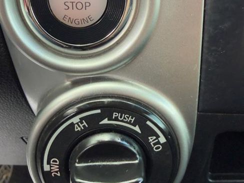 Used 2018 Nissan Titan SV AWD/4WD image 21