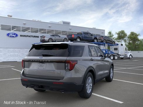 New 2026 Ford Explorer Active RWD image 8