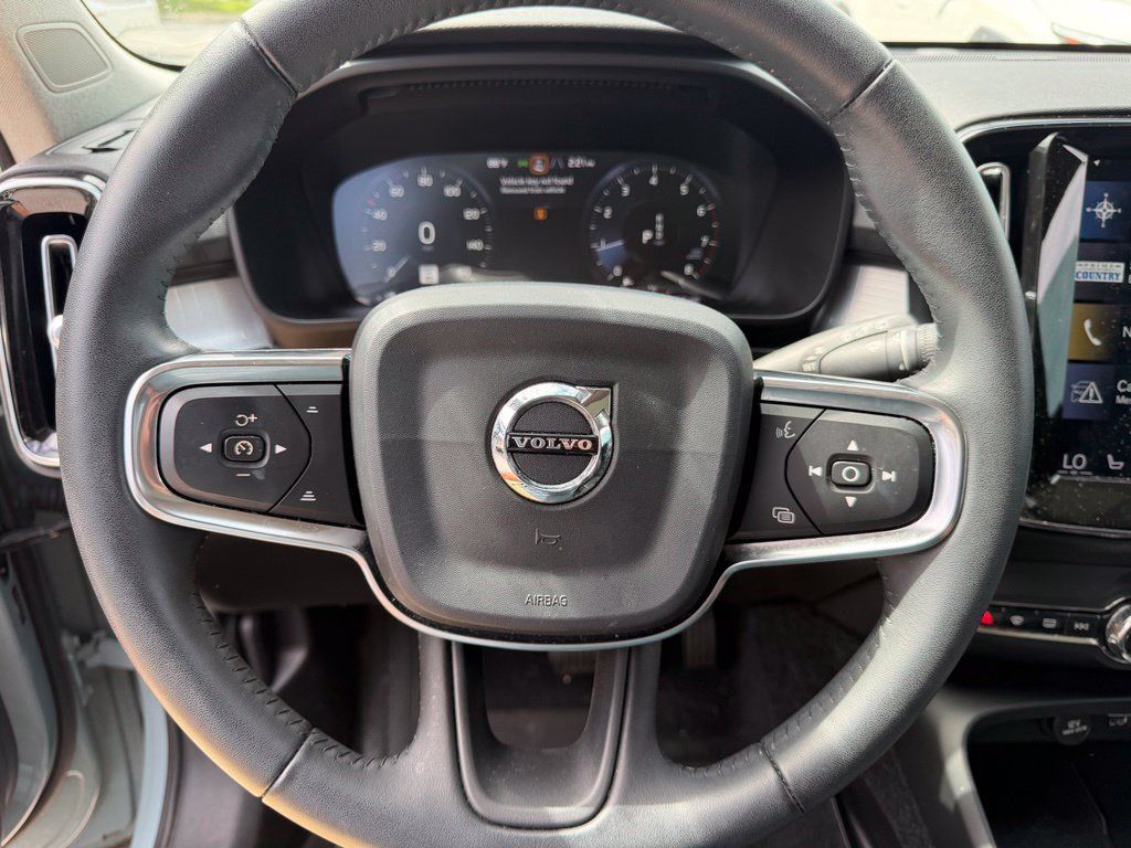 Used 2019 Volvo XC40 T5 Momentum AWD/4WD image 24