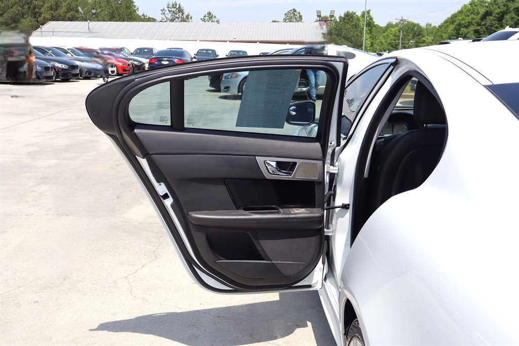 Used 2011 Jaguar XF RWD image 34
