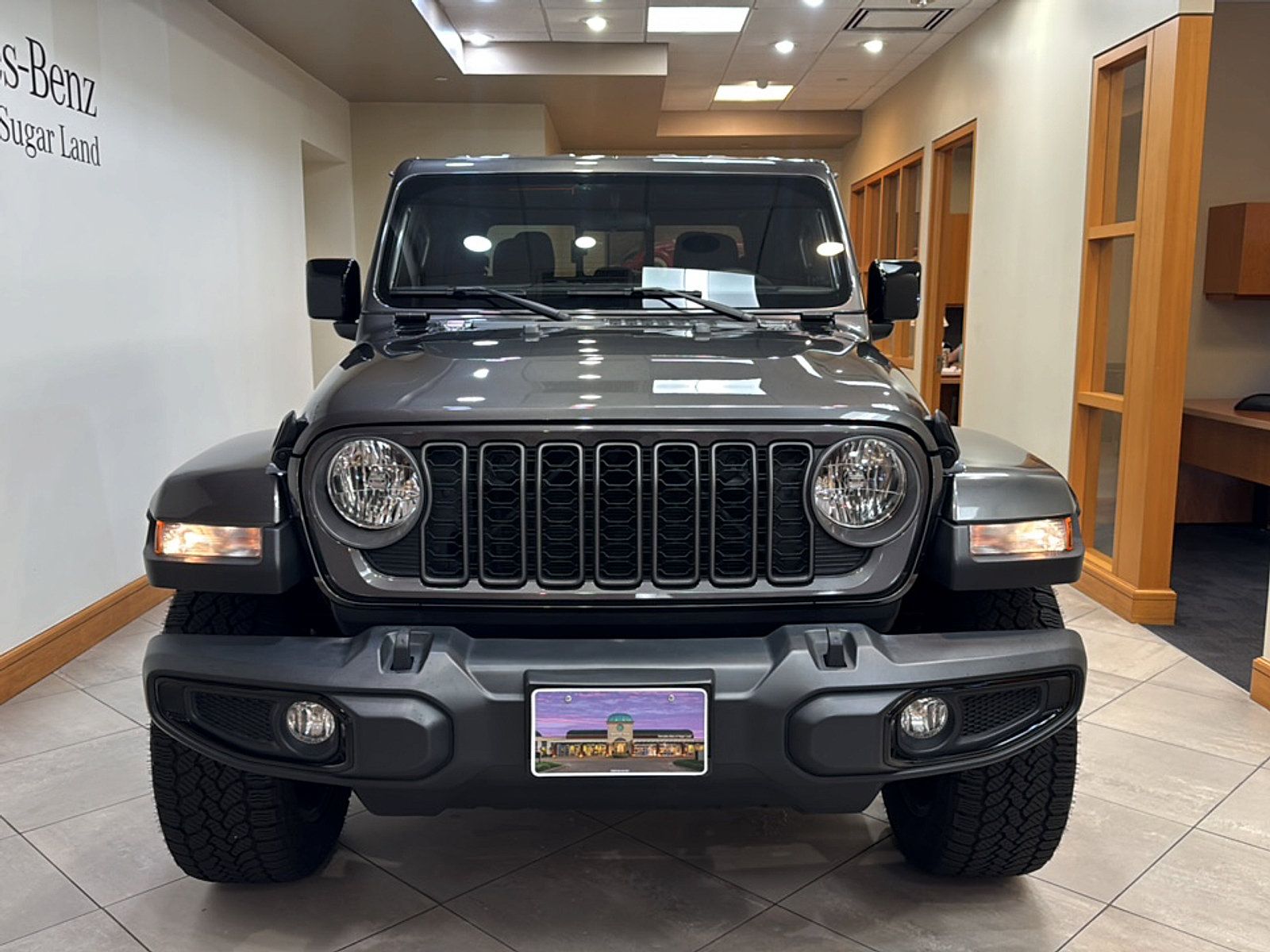 Used 2025 Jeep Gladiator Sport AWD/4WD image 3