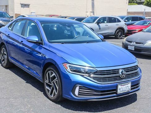 Used 2022 Volkswagen Jetta SEL FWD image 3