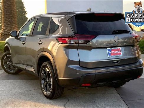Used 2024 Nissan Rogue SV image 11