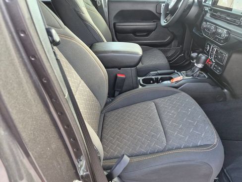 Used 2026 Jeep Gladiator Mojave AWD/4WD image 19