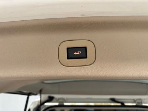 Used 2015 Nissan Quest SL image 37