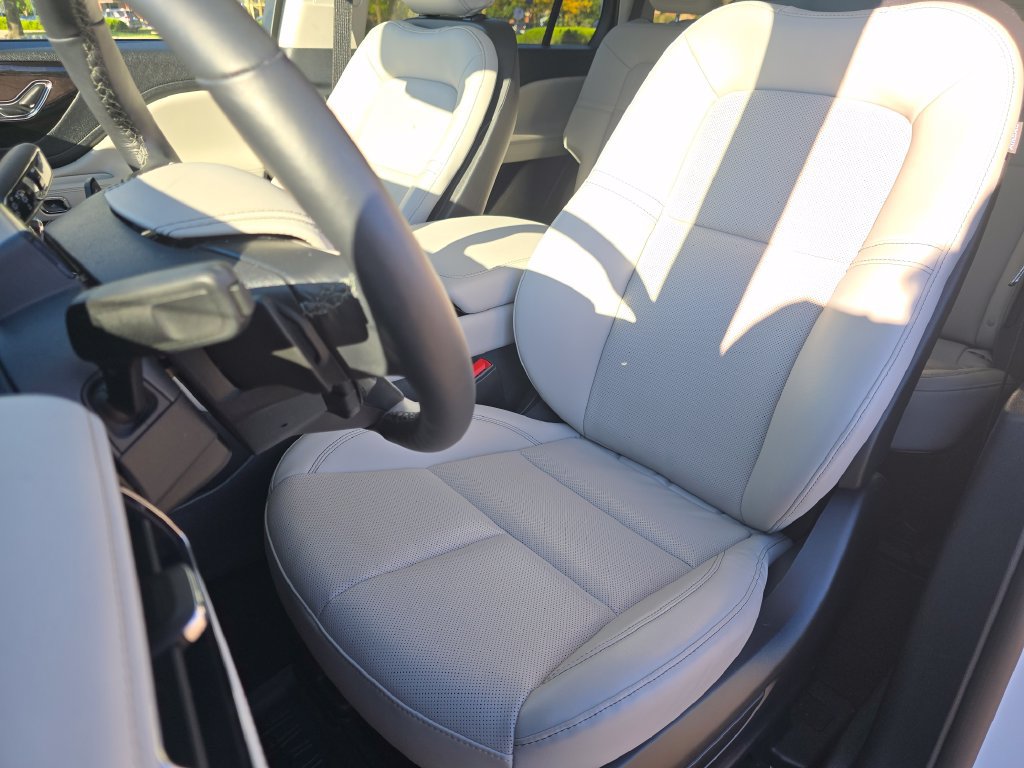 Used 2026 Lincoln Aviator AWD image 23