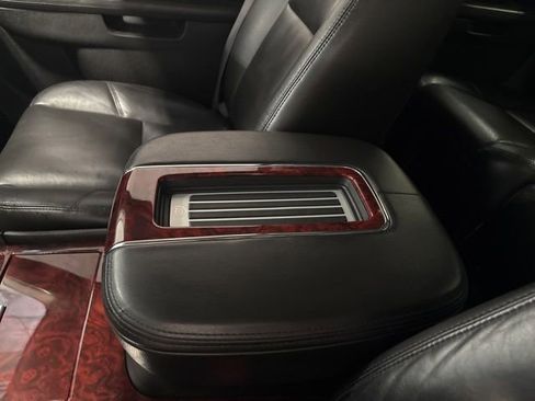 Used 2011 Cadillac Escalade EXT Luxury AWD/4WD image 29