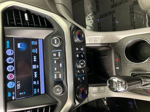 Used 2018 GMC Acadia SLT image 14