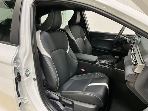 Used 2025 Toyota Camry SE image 8