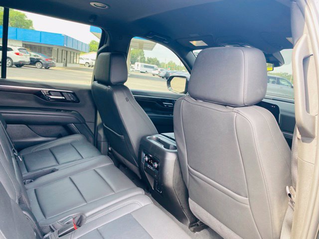 Used 2025 Chevrolet Tahoe LT RWD image 17