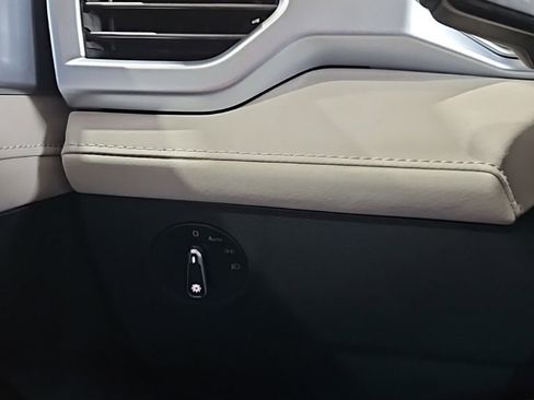 New 2026 Volkswagen Taos SE image 34