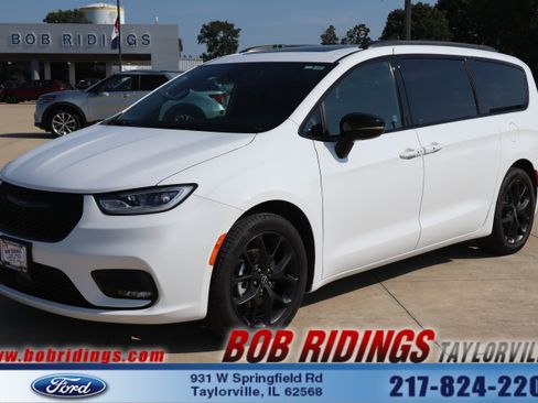 Used 2025 Chrysler Pacifica Limited FWD image 1