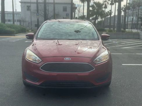 Used 2017 Ford Focus SE image 2