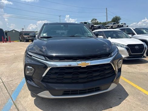 Used 2025 Chevrolet Blazer LT FWD image 3