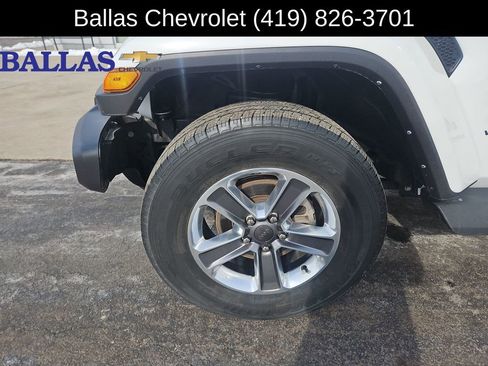 Used 2022 Jeep Wrangler Unlimited Sahara AWD/4WD image 34
