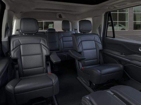 New 2025 Lincoln Navigator Reserve AWD/4WD image 11