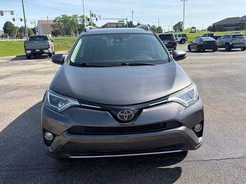Used 2018 Toyota RAV4 XLE FWD image 2