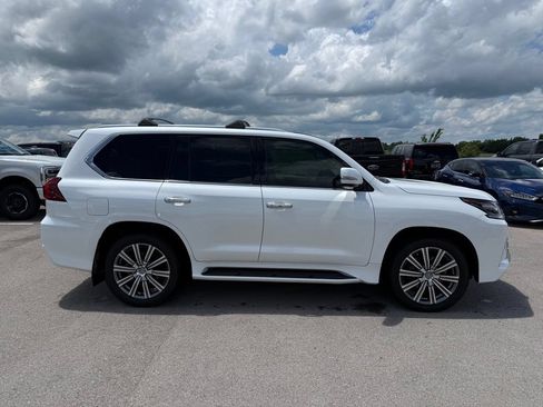 Used 2017 Lexus LX 570 4WD w/ Luxury Package image 18