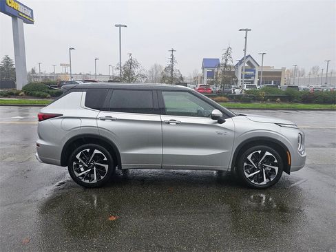 New 2025 Mitsubishi Outlander SEL image 4