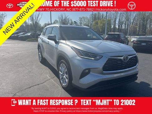 Used 2022 Toyota Highlander Limited image 1