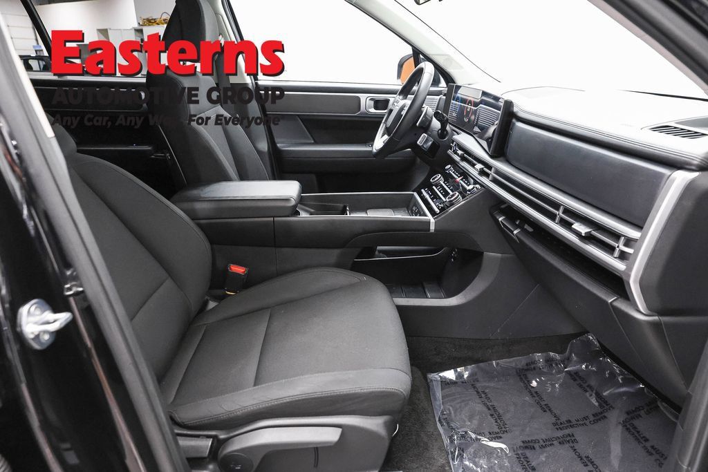 Used 2025 Hyundai Santa Fe SE FWD image 22