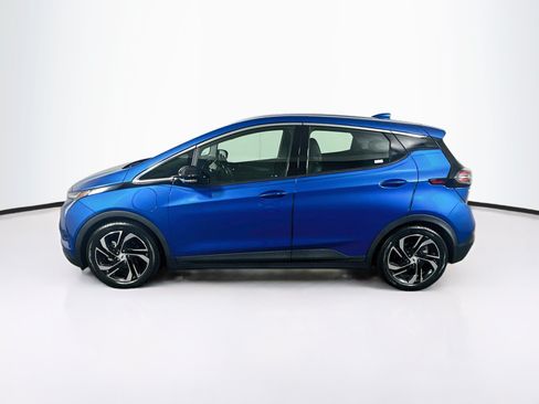 Used 2022 Chevrolet Bolt LT w/ Infotainment Package FWD image 4