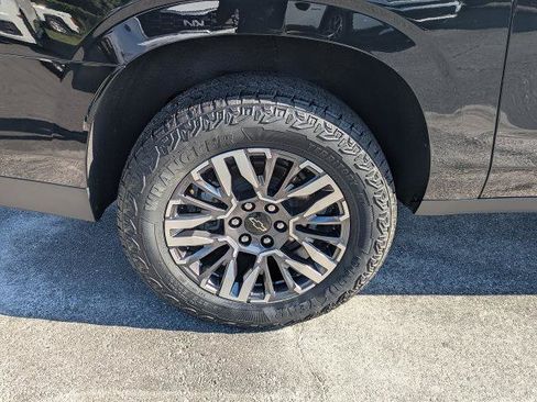 Certified 2025 Chevrolet Suburban Z71 AWD/4WD image 11