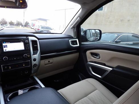 Used 2017 Nissan Titan SV image 15